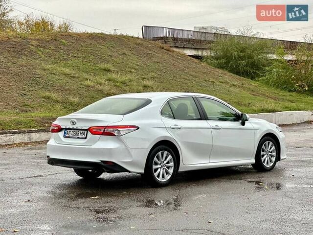 Тойота Камри 2019 в Днепре (Днепропетровске) на Automoto.ua Белый Тойота Камри, объемом двигателя 2.49 л и пробегом 78 тыс. км за 20999 $, фото 7 на Automoto.ua