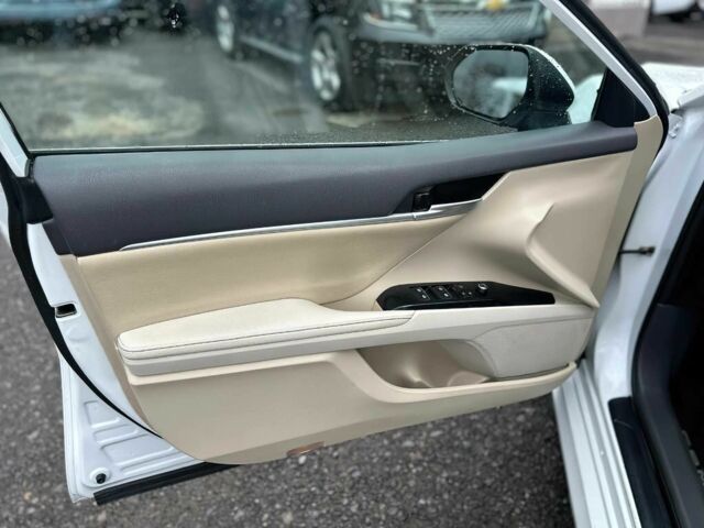 Білий Тойота Камрі, об'ємом двигуна 2.5 л та пробігом 66 тис. км за 16000 $, фото 7 на Automoto.ua