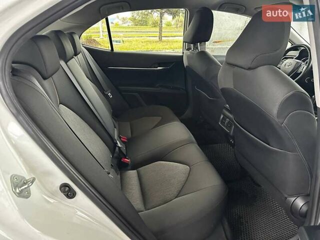 Тойота Камри 2019 в Днепре (Днепропетровске) на Automoto.ua Белый Тойота Камри, объемом двигателя 2.49 л и пробегом 78 тыс. км за 20999 $, фото 17 на Automoto.ua