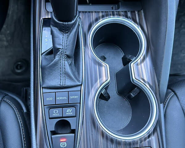 Белый Тойота Камри, объемом двигателя 2.5 л и пробегом 300 тыс. км за 19900 $, фото 6 на Automoto.ua