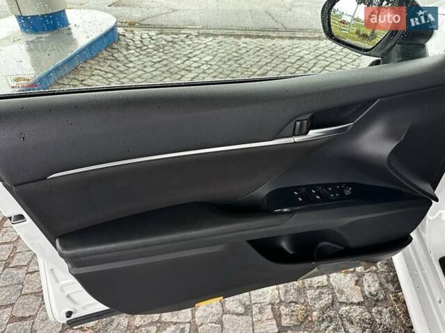 Тойота Камри 2019 в Днепре (Днепропетровске) на Automoto.ua Белый Тойота Камри, объемом двигателя 2.49 л и пробегом 78 тыс. км за 20999 $, фото 18 на Automoto.ua