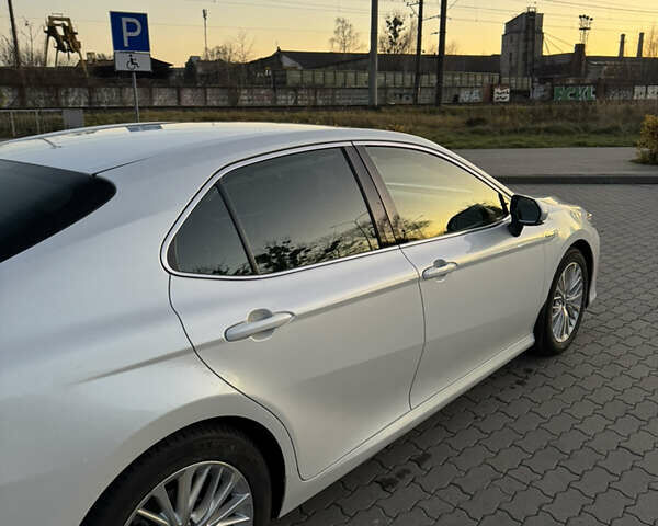 Белый Тойота Камри, объемом двигателя 2.49 л и пробегом 80 тыс. км за 27500 $, фото 24 на Automoto.ua