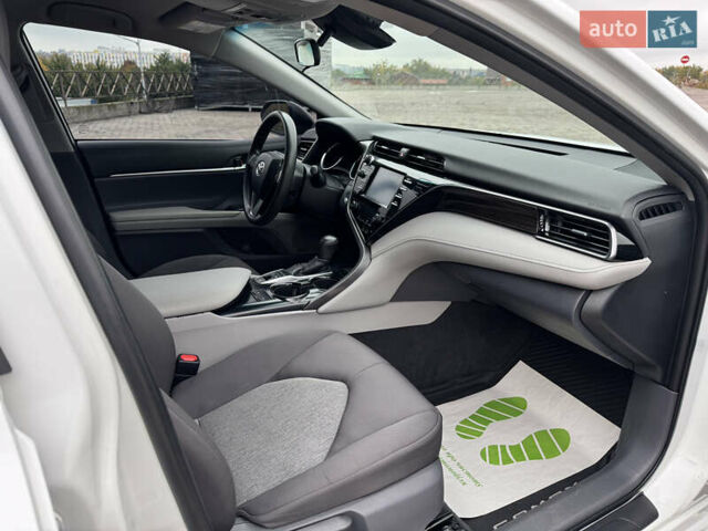 Белый Тойота Камри, объемом двигателя 2.49 л и пробегом 128 тыс. км за 22500 $, фото 27 на Automoto.ua