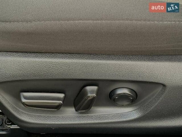 Белый Тойота Камри, объемом двигателя 2.5 л и пробегом 32 тыс. км за 24355 $, фото 38 на Automoto.ua