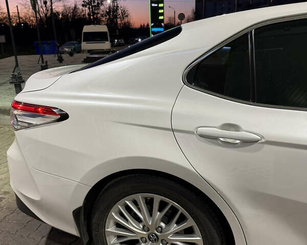 Белый Тойота Камри, объемом двигателя 2.49 л и пробегом 80 тыс. км за 27500 $, фото 11 на Automoto.ua