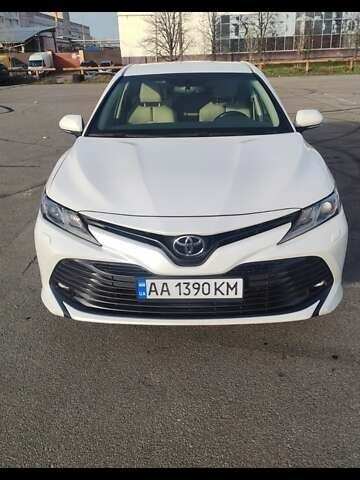 Білий Тойота Камрі, об'ємом двигуна 2.49 л та пробігом 247 тис. км за 18000 $, фото 1 на Automoto.ua