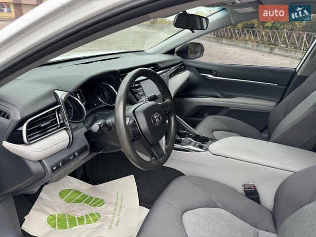 Белый Тойота Камри, объемом двигателя 2.49 л и пробегом 128 тыс. км за 22500 $, фото 28 на Automoto.ua