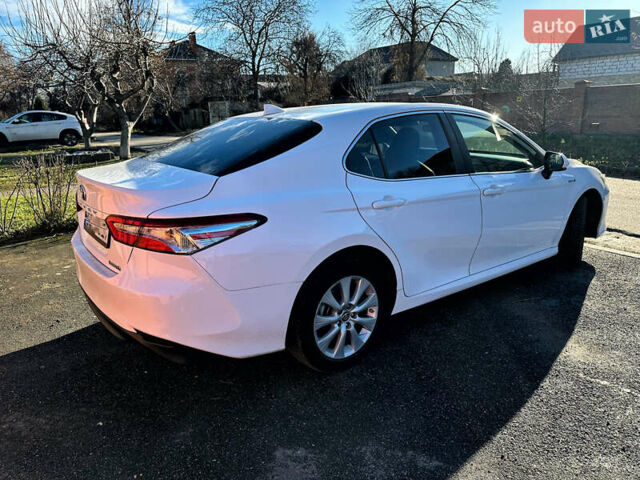 Белый Тойота Камри, объемом двигателя 2.5 л и пробегом 300 тыс. км за 19900 $, фото 1 на Automoto.ua