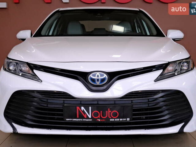 Белый Тойота Камри, объемом двигателя 2.5 л и пробегом 140 тыс. км за 21900 $, фото 1 на Automoto.ua