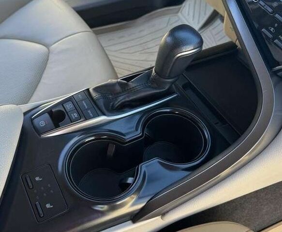 Белый Тойота Камри, объемом двигателя 0 л и пробегом 61 тыс. км за 15000 $, фото 15 на Automoto.ua