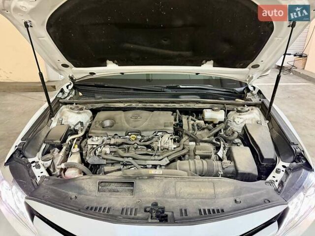 Белый Тойота Камри, объемом двигателя 2.49 л и пробегом 110 тыс. км за 29000 $, фото 8 на Automoto.ua