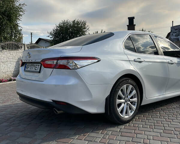 Белый Тойота Камри, объемом двигателя 2.49 л и пробегом 111 тыс. км за 23000 $, фото 4 на Automoto.ua