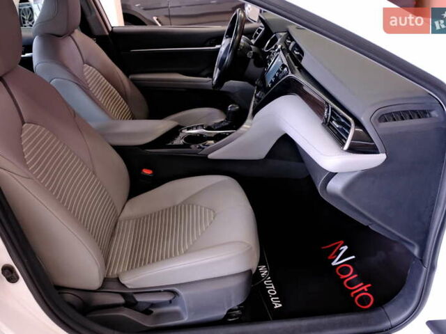 Белый Тойота Камри, объемом двигателя 2.5 л и пробегом 140 тыс. км за 21900 $, фото 43 на Automoto.ua