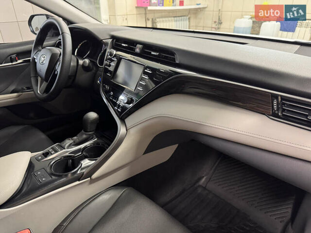 Белый Тойота Камри, объемом двигателя 2.49 л и пробегом 130 тыс. км за 21999 $, фото 11 на Automoto.ua