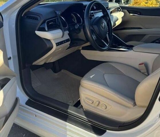 Белый Тойота Камри, объемом двигателя 0 л и пробегом 61 тыс. км за 15000 $, фото 10 на Automoto.ua