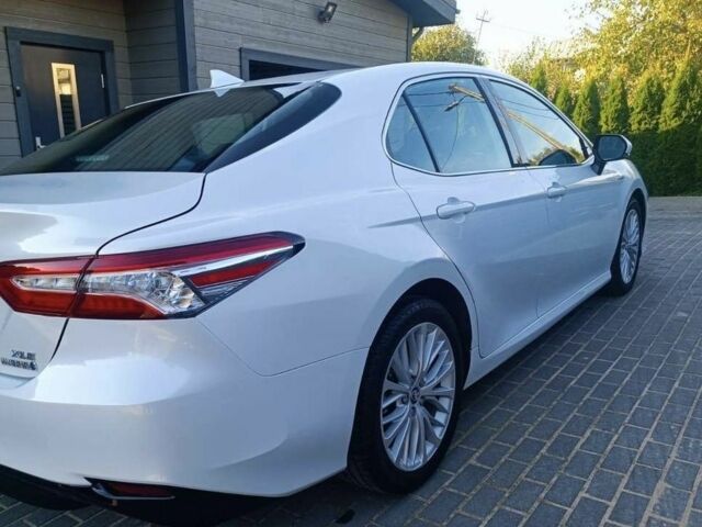 Белый Тойота Камри, объемом двигателя 0 л и пробегом 129 тыс. км за 16900 $, фото 3 на Automoto.ua