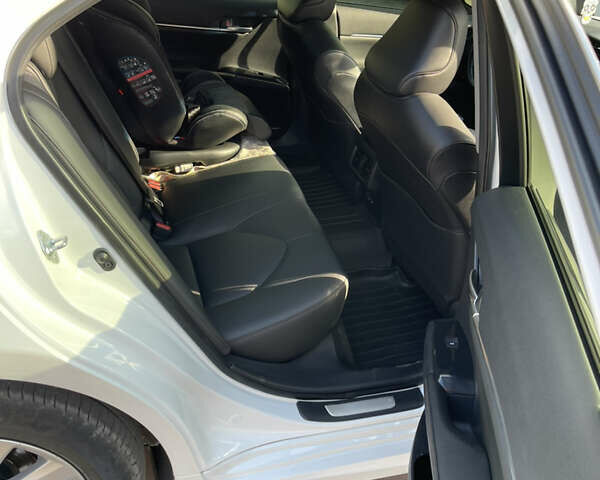 Белый Тойота Камри, объемом двигателя 2.49 л и пробегом 111 тыс. км за 23000 $, фото 7 на Automoto.ua