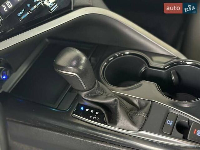 Тойота Камри 2019 в Днепре (Днепропетровске) на Automoto.ua Белый Тойота Камри, объемом двигателя 2.49 л и пробегом 78 тыс. км за 20999 $, фото 16 на Automoto.ua