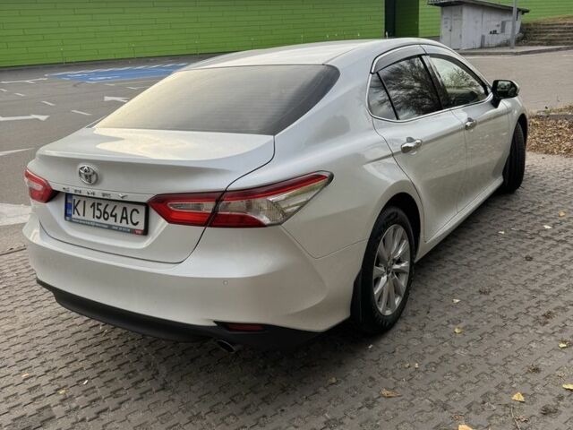 Тойота Камри 2019 в Киеве на Automoto.ua Белый Тойота Камри, объемом двигателя 2.5 л и пробегом 265 тыс. км за 24000 $, фото 2 на Automoto.ua