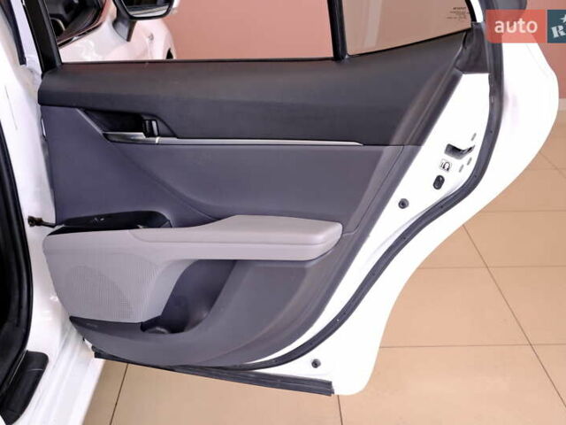 Белый Тойота Камри, объемом двигателя 2.5 л и пробегом 140 тыс. км за 21900 $, фото 38 на Automoto.ua