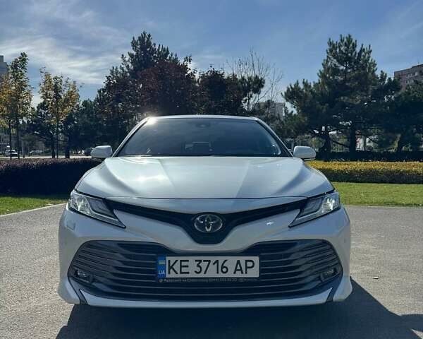 Белый Тойота Камри, объемом двигателя 2.49 л и пробегом 101 тыс. км за 28000 $, фото 1 на Automoto.ua