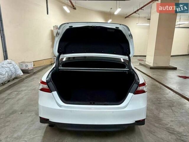 Белый Тойота Камри, объемом двигателя 2.49 л и пробегом 110 тыс. км за 29000 $, фото 6 на Automoto.ua