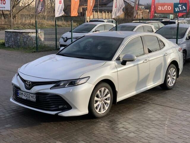 Белый Тойота Камри, объемом двигателя 2.5 л и пробегом 32 тыс. км за 24355 $, фото 1 на Automoto.ua