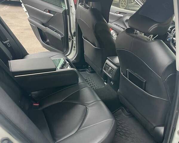 Белый Тойота Камри, объемом двигателя 2.5 л и пробегом 197 тыс. км за 26500 $, фото 19 на Automoto.ua