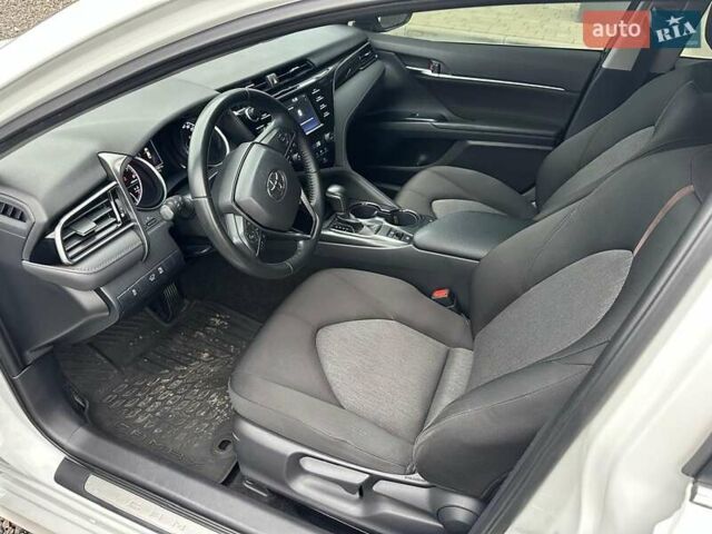 Белый Тойота Камри, объемом двигателя 2.49 л и пробегом 173 тыс. км за 20500 $, фото 16 на Automoto.ua