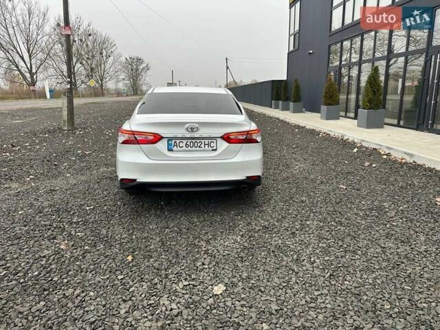 Белый Тойота Камри, объемом двигателя 2.49 л и пробегом 173 тыс. км за 20500 $, фото 12 на Automoto.ua
