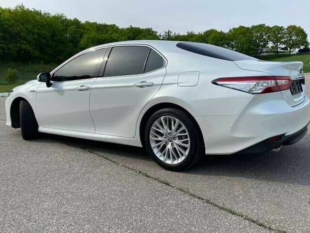 Тойота Камри 2020 в Киеве на Automoto.ua Белый Тойота Камри, объемом двигателя 2.5 л и пробегом 45 тыс. км за 18000 $, фото 2 на Automoto.ua