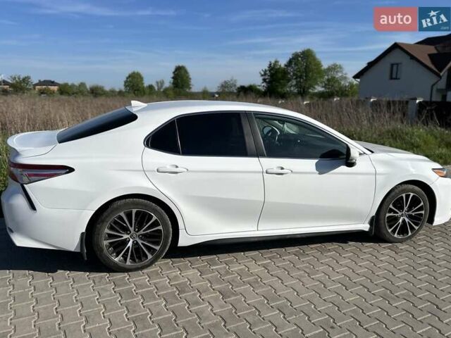 Белый Тойота Камри, объемом двигателя 2.49 л и пробегом 115 тыс. км за 21000 $, фото 7 на Automoto.ua