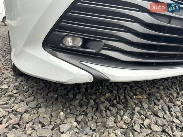 Белый Тойота Камри, объемом двигателя 2.49 л и пробегом 173 тыс. км за 20500 $, фото 2 на Automoto.ua