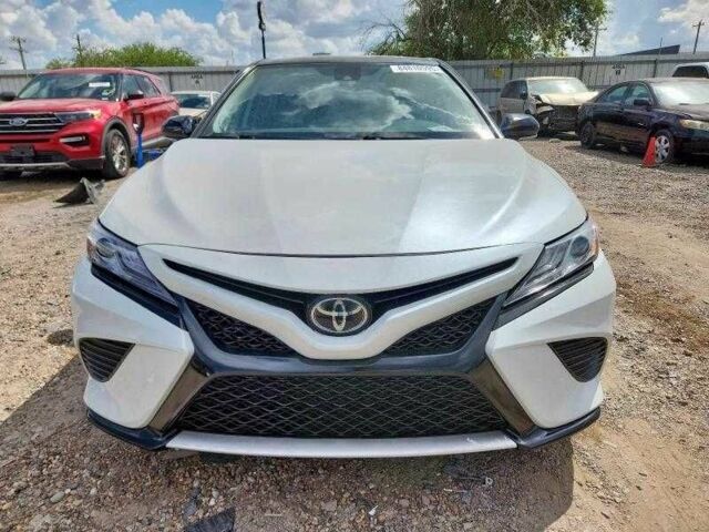 Белый Тойота Камри, объемом двигателя 2.5 л и пробегом 56 тыс. км за 6500 $, фото 1 на Automoto.ua