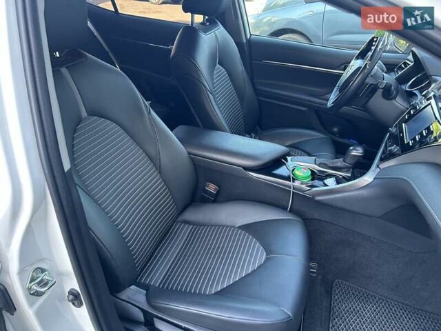 Белый Тойота Камри, объемом двигателя 2.49 л и пробегом 115 тыс. км за 21000 $, фото 36 на Automoto.ua