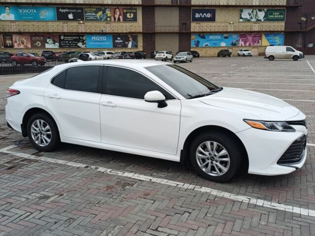 Белый Тойота Камри, объемом двигателя 2.5 л и пробегом 80 тыс. км за 23900 $, фото 2 на Automoto.ua