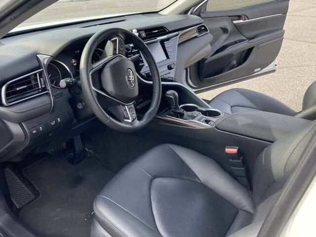 Тойота Камри 2020 в Киеве на Automoto.ua Белый Тойота Камри, объемом двигателя 2.5 л и пробегом 45 тыс. км за 18000 $, фото 6 на Automoto.ua