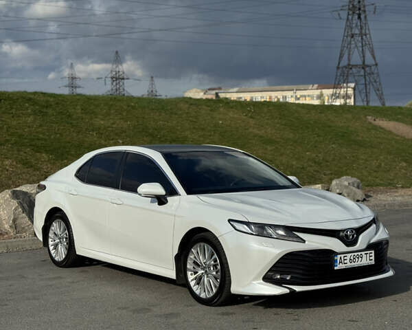 Тойота Камри 2020 в Днепре (Днепропетровске) на Automoto.ua Белый Тойота Камри, объемом двигателя 2.49 л и пробегом 97 тыс. км за 23499 $, фото 4 на Automoto.ua