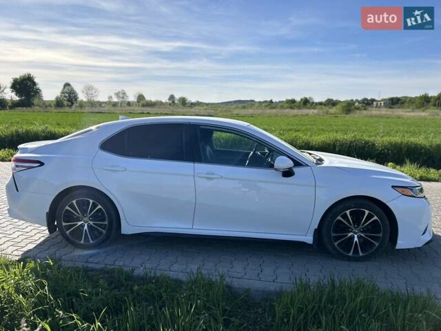 Белый Тойота Камри, объемом двигателя 2.49 л и пробегом 115 тыс. км за 21000 $, фото 26 на Automoto.ua