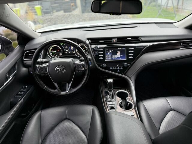 Белый Тойота Камри, объемом двигателя 2.5 л и пробегом 100 тыс. км за 27300 $, фото 3 на Automoto.ua