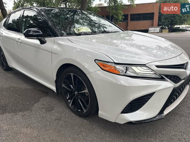 Белый Тойота Камри, объемом двигателя 2.49 л и пробегом 87 тыс. км за 15500 $, фото 1 на Automoto.ua