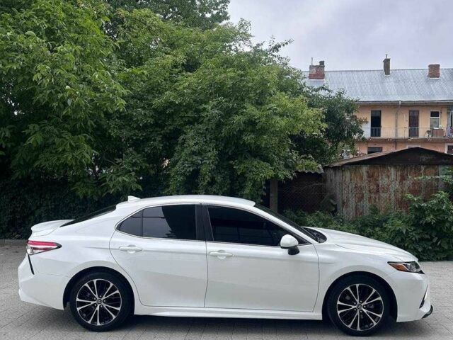 Белый Тойота Камри, объемом двигателя 2.5 л и пробегом 70 тыс. км за 22500 $, фото 2 на Automoto.ua
