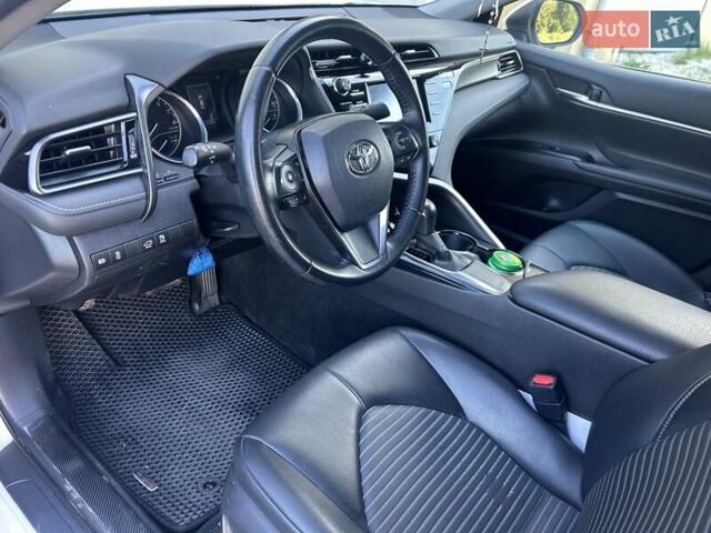 Белый Тойота Камри, объемом двигателя 2.49 л и пробегом 115 тыс. км за 21000 $, фото 30 на Automoto.ua