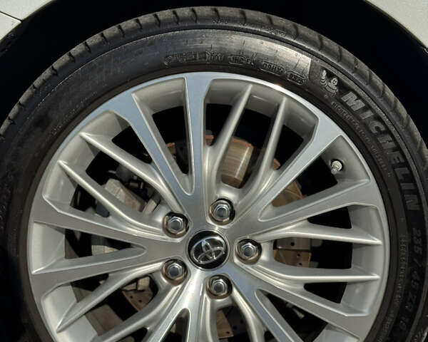 Тойота Камри 2020 в Днепре (Днепропетровске) на Automoto.ua Белый Тойота Камри, объемом двигателя 2.49 л и пробегом 97 тыс. км за 23499 $, фото 8 на Automoto.ua