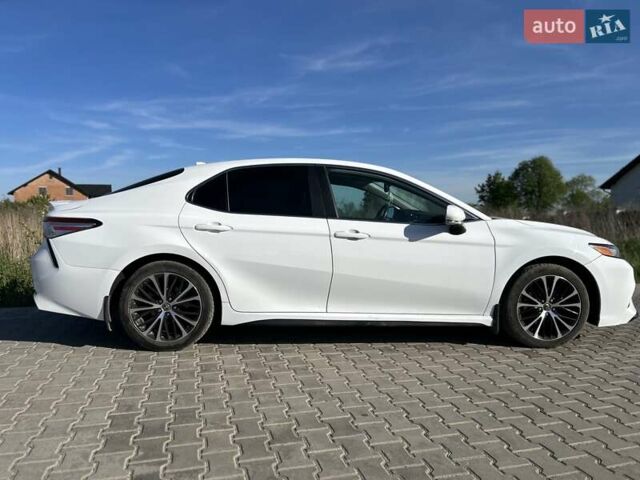 Белый Тойота Камри, объемом двигателя 2.49 л и пробегом 115 тыс. км за 21000 $, фото 17 на Automoto.ua