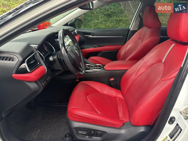 Белый Тойота Камри, объемом двигателя 2.49 л и пробегом 87 тыс. км за 15500 $, фото 7 на Automoto.ua