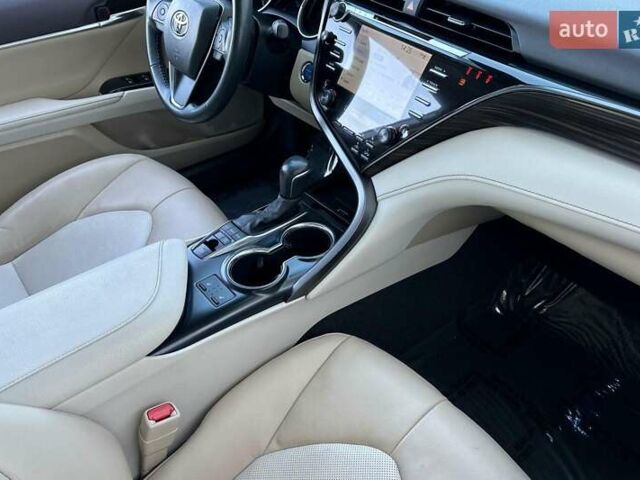 Белый Тойота Камри, объемом двигателя 2.49 л и пробегом 45 тыс. км за 8900 $, фото 13 на Automoto.ua