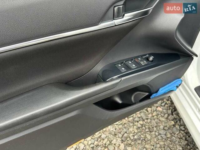 Белый Тойота Камри, объемом двигателя 2.49 л и пробегом 173 тыс. км за 20500 $, фото 25 на Automoto.ua