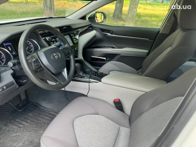 Білий Тойота Камрі, об'ємом двигуна 2.5 л та пробігом 71 тис. км за 21490 $, фото 11 на Automoto.ua