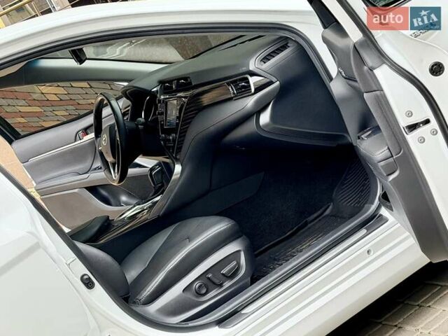 Белый Тойота Камри, объемом двигателя 2.49 л и пробегом 80 тыс. км за 29999 $, фото 13 на Automoto.ua